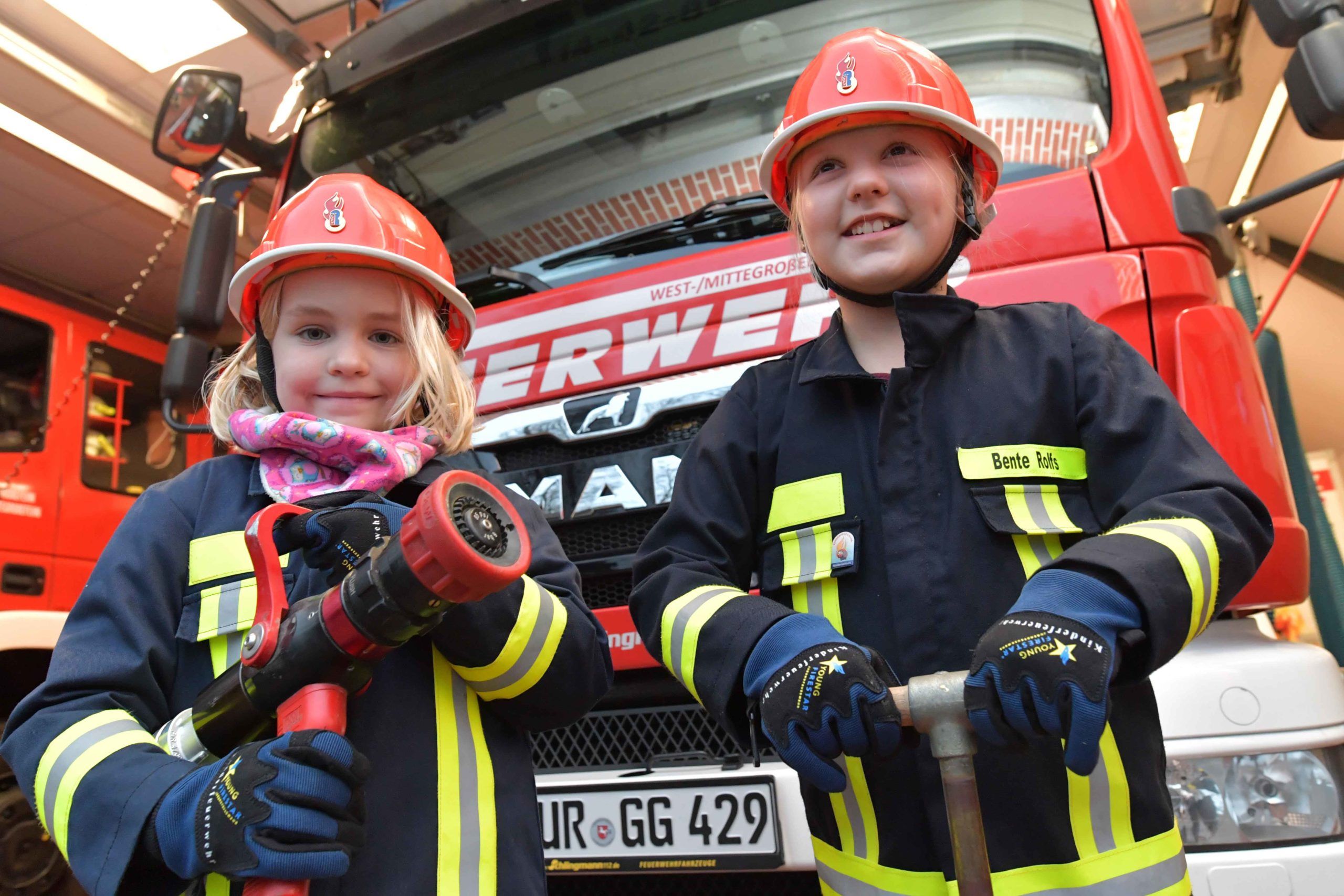 Kinder der Kinderfeuerwehren in Ostfriesland